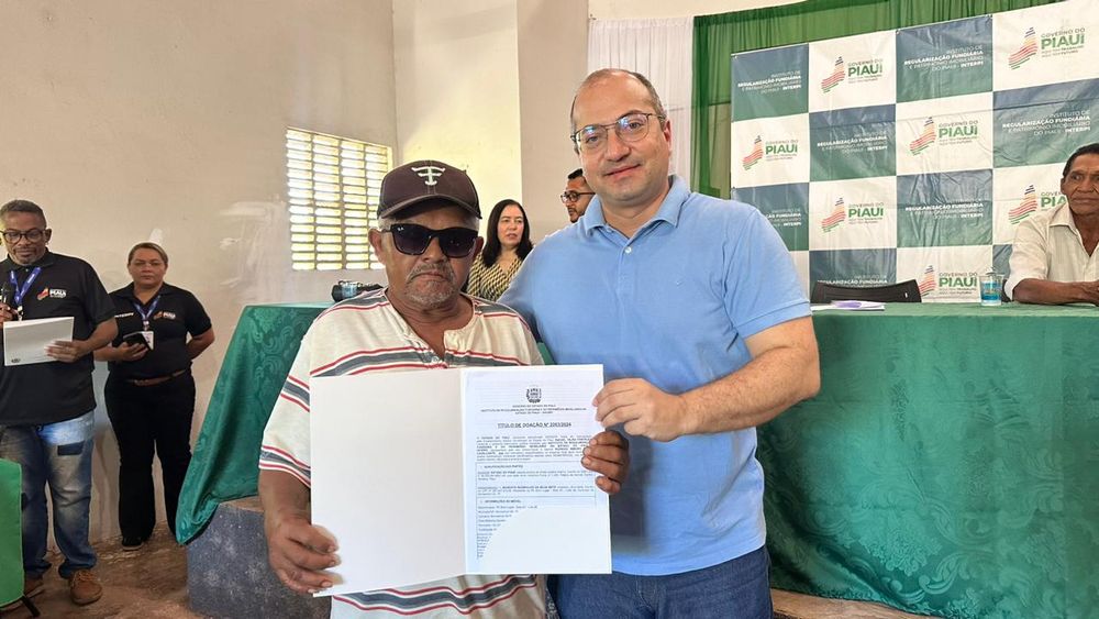 Interpi entrega títulos de terra a moradores de comunidade rural de Monsenhor Gil