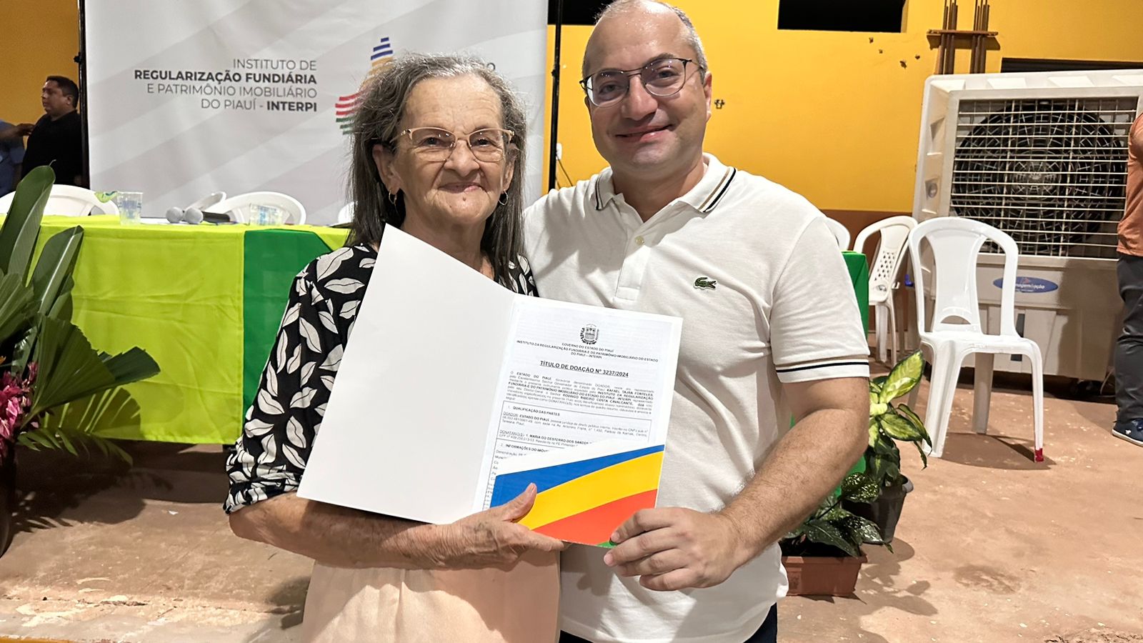 Moradores dos povoados Pimentas I e II e Árvores Verdes recebem títulos de terra em solenidade