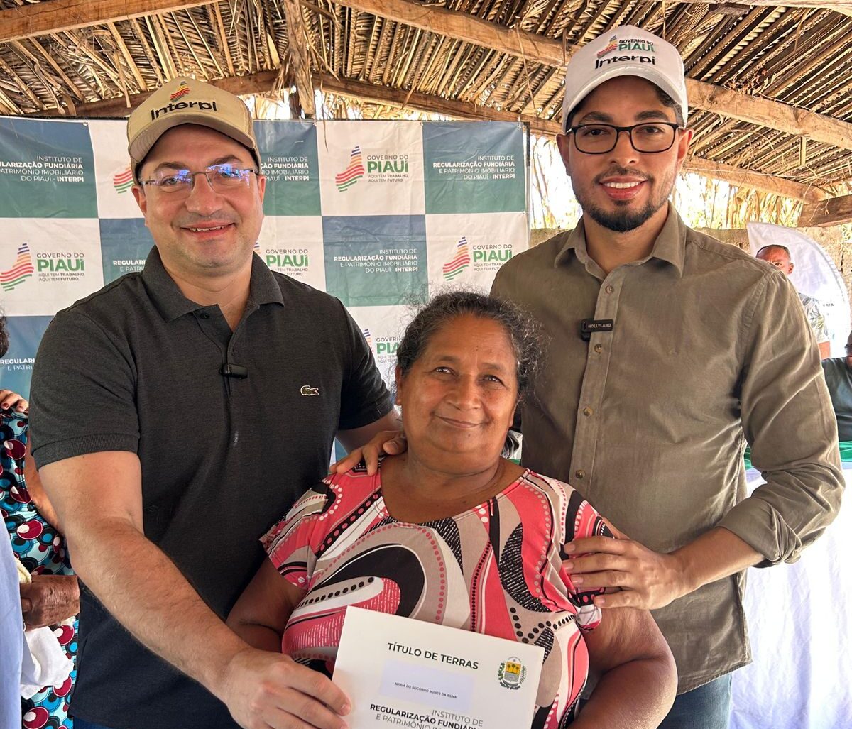Interpi entrega 106 títulos de terra à comunidade Várzea Grande em Cristino Castro